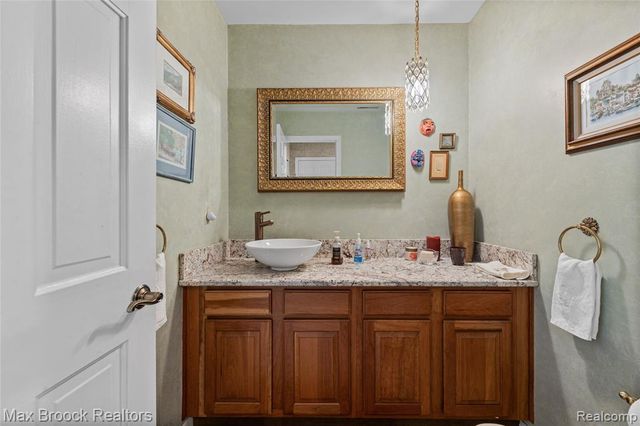 3265 Bloomfield Shore Drive, West Bloomfield, MI 48323