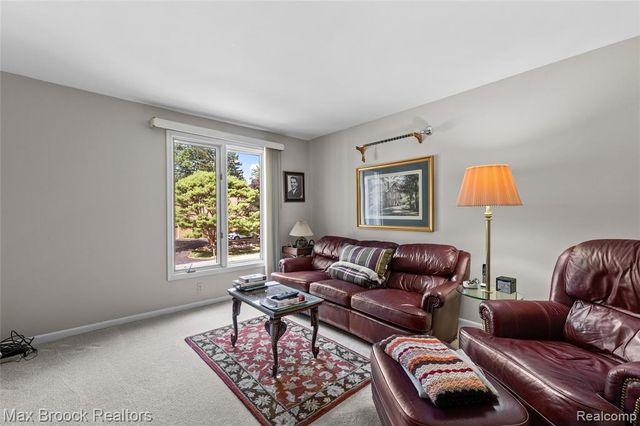 3265 Bloomfield Shore Drive, West Bloomfield, MI 48323