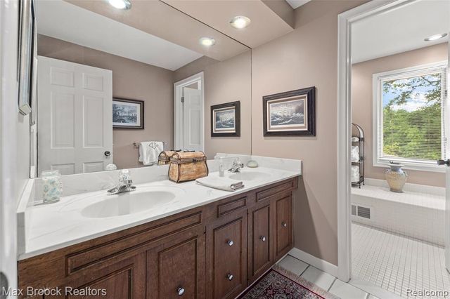 3265 Bloomfield Shore Drive, West Bloomfield, MI 48323