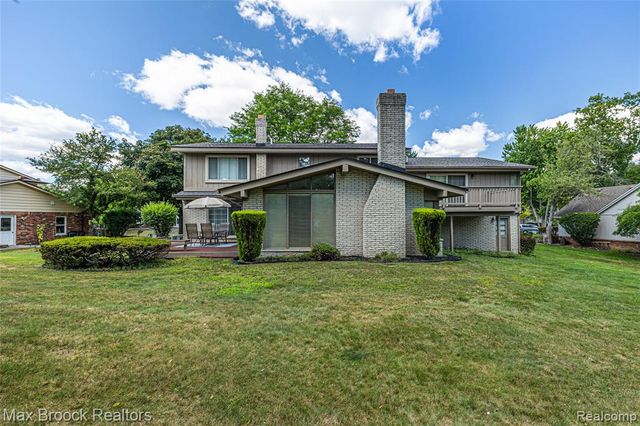 3265 Bloomfield Shore Drive, West Bloomfield, MI 48323