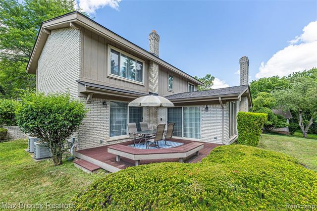 3265 Bloomfield Shore Drive, West Bloomfield, MI 48323