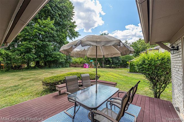 3265 Bloomfield Shore Drive, West Bloomfield, MI 48323