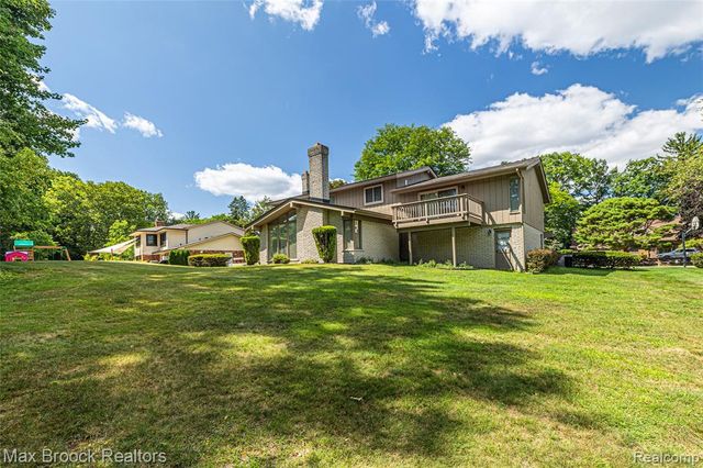 3265 Bloomfield Shore Drive, West Bloomfield, MI 48323