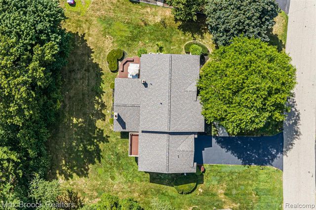 3265 Bloomfield Shore Drive, West Bloomfield, MI 48323