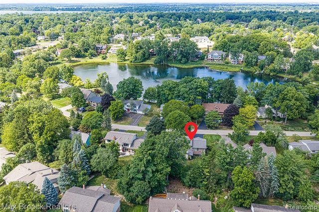 3265 Bloomfield Shore Drive, West Bloomfield, MI 48323