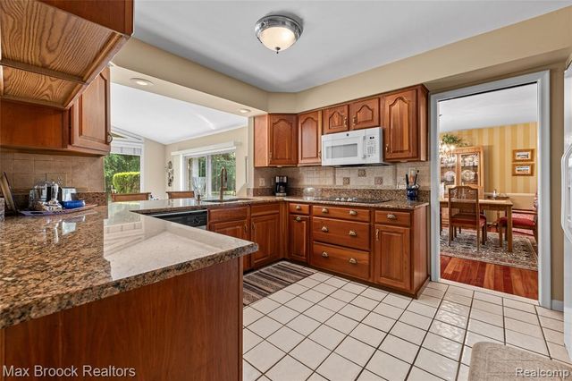 3265 Bloomfield Shore Drive, West Bloomfield, MI 48323