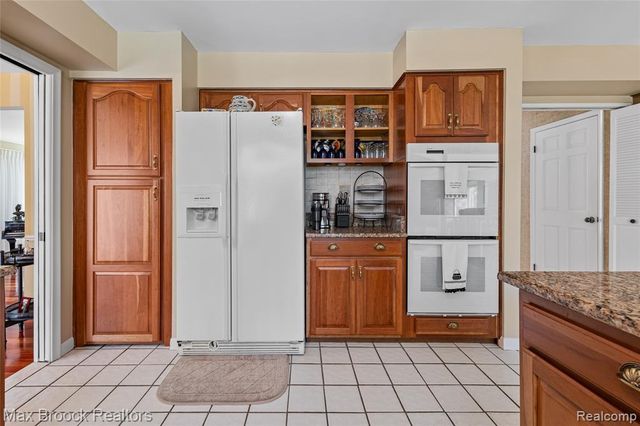 3265 Bloomfield Shore Drive, West Bloomfield, MI 48323