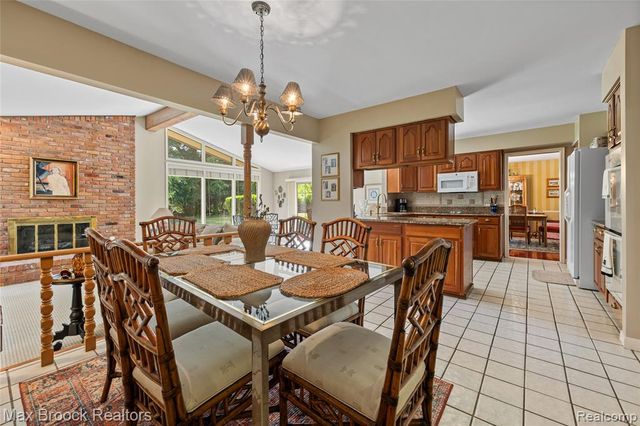 3265 Bloomfield Shore Drive, West Bloomfield, MI 48323