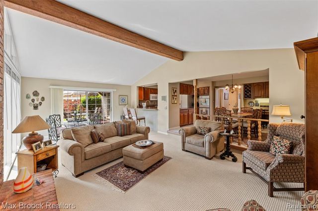 3265 Bloomfield Shore Drive, West Bloomfield, MI 48323