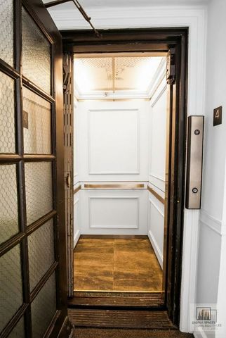 200 S Maple Avenue 12, Oak Park, IL 60302