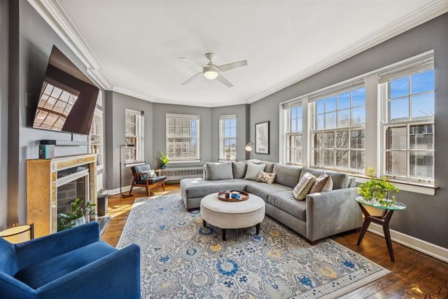 200 S Maple Avenue 12, Oak Park, IL 60302