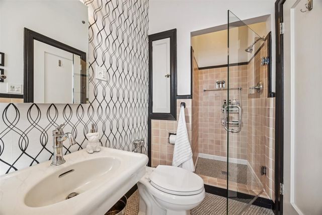 200 S Maple Avenue 12, Oak Park, IL 60302