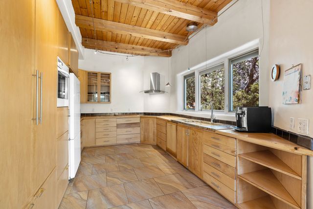 22 Madre De Dios, Santa Fe, NM 87505