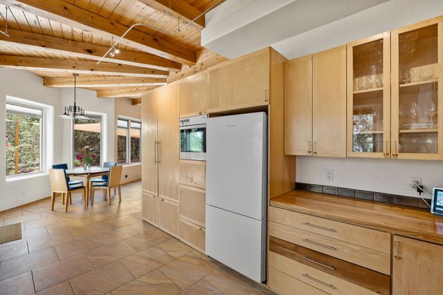 22 Madre De Dios, Santa Fe, NM 87505