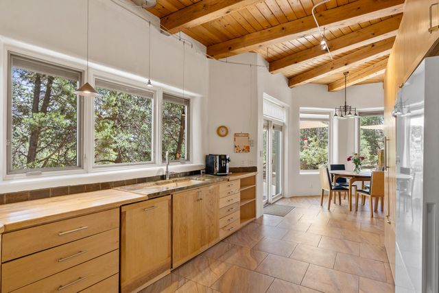 22 Madre De Dios, Santa Fe, NM 87505