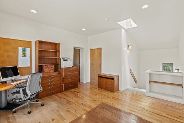 22 Madre De Dios, Santa Fe, NM 87505