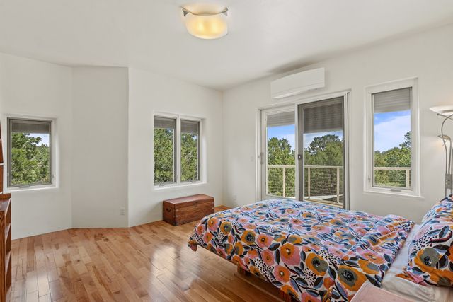 22 Madre De Dios, Santa Fe, NM 87505