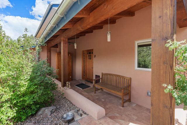 22 Madre De Dios, Santa Fe, NM 87505