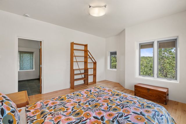 22 Madre De Dios, Santa Fe, NM 87505