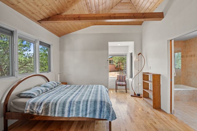 22 Madre De Dios, Santa Fe, NM 87505