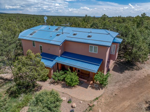 22 Madre De Dios, Santa Fe, NM 87505