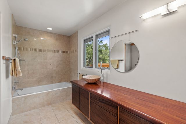 22 Madre De Dios, Santa Fe, NM 87505
