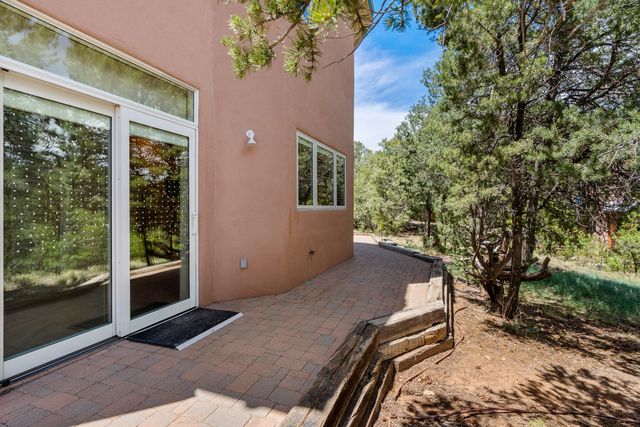 22 Madre De Dios, Santa Fe, NM 87505