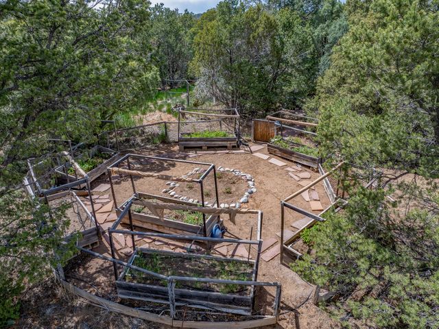 22 Madre De Dios, Santa Fe, NM 87505