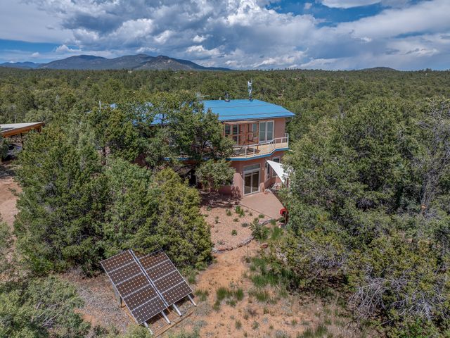 22 Madre De Dios, Santa Fe, NM 87505