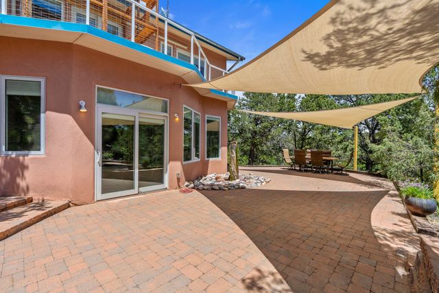 22 Madre De Dios, Santa Fe, NM 87505