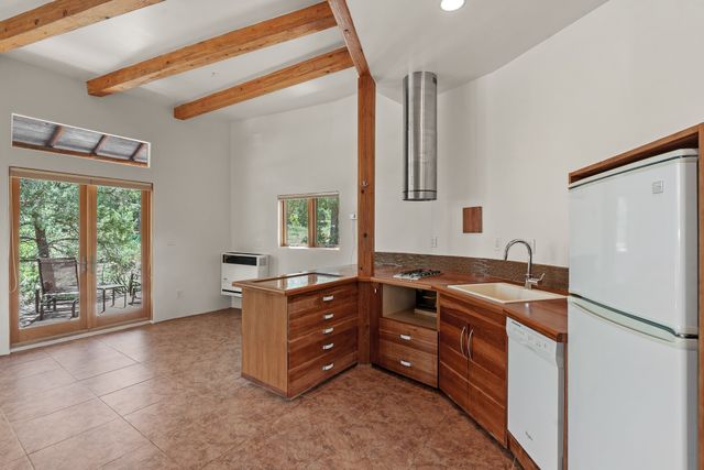 22 Madre De Dios, Santa Fe, NM 87505