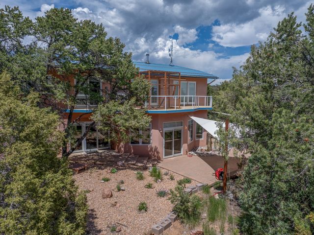 22 Madre De Dios, Santa Fe, NM 87505