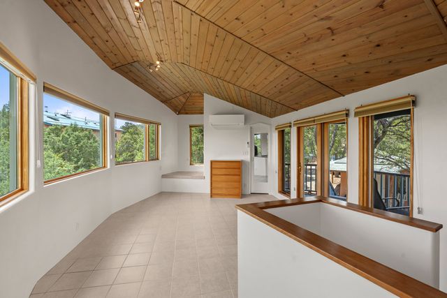 22 Madre De Dios, Santa Fe, NM 87505