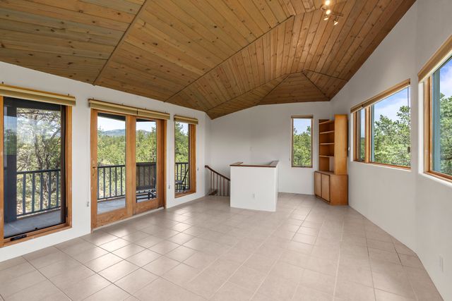 22 Madre De Dios, Santa Fe, NM 87505