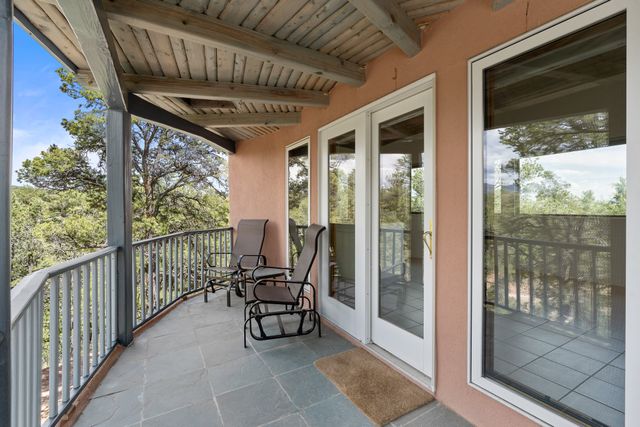 22 Madre De Dios, Santa Fe, NM 87505