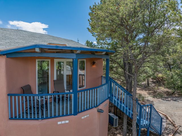 22 Madre De Dios, Santa Fe, NM 87505
