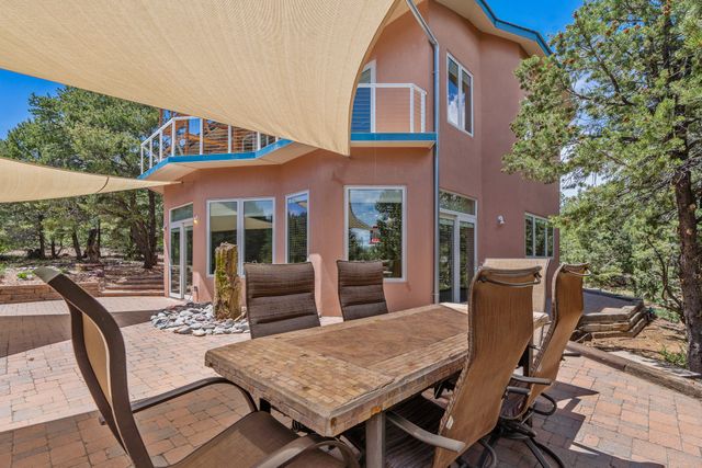 22 Madre De Dios, Santa Fe, NM 87505
