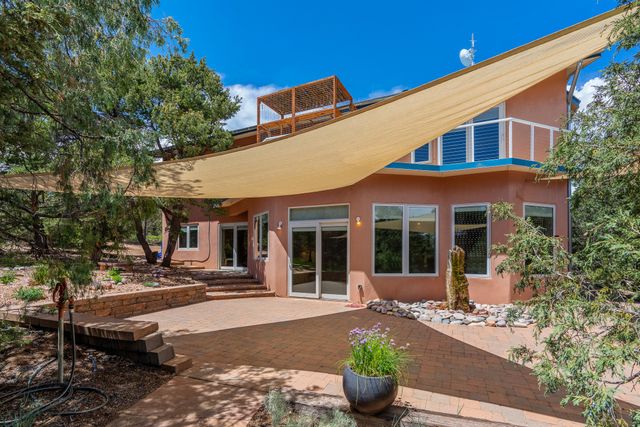 22 Madre De Dios, Santa Fe, NM 87505