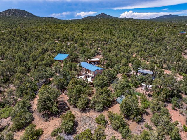 22 Madre De Dios, Santa Fe, NM 87505