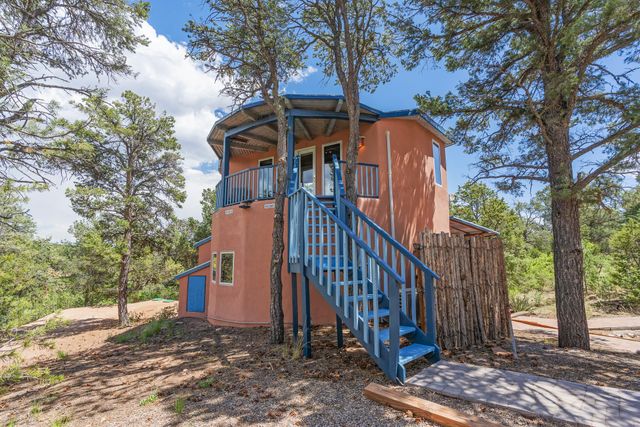 22 Madre De Dios, Santa Fe, NM 87505