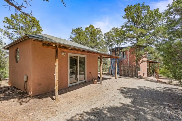22 Madre De Dios, Santa Fe, NM 87505