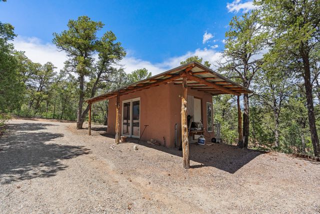 22 Madre De Dios, Santa Fe, NM 87505