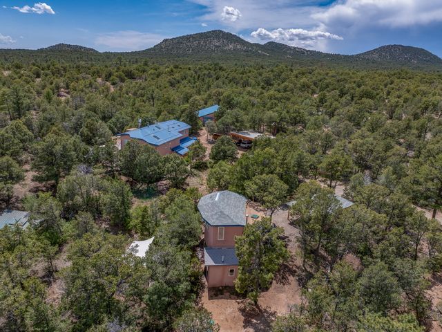 22 Madre De Dios, Santa Fe, NM 87505