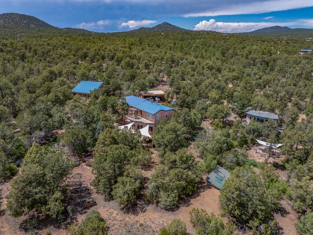 22 Madre De Dios, Santa Fe, NM 87505