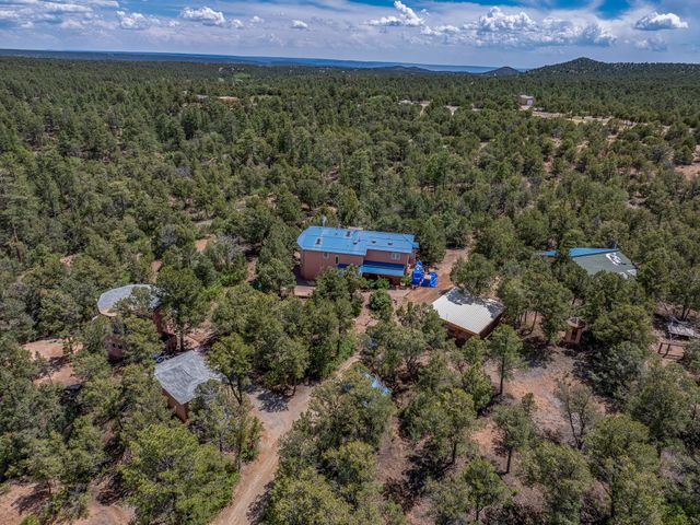 22 Madre De Dios, Santa Fe, NM 87505