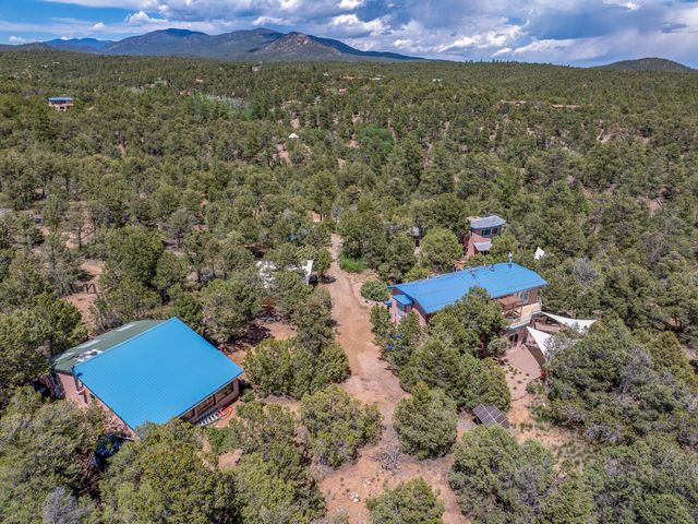22 Madre De Dios, Santa Fe, NM 87505
