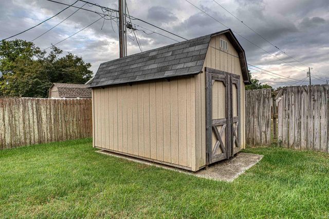 300 ROOSEVELT Drive, Mount Vernon, IN 47620