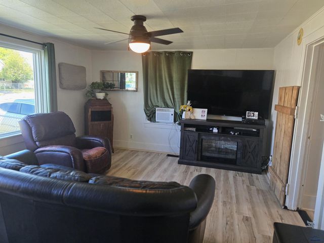 914 FARLOW AVE, Rapid City, SD 57701