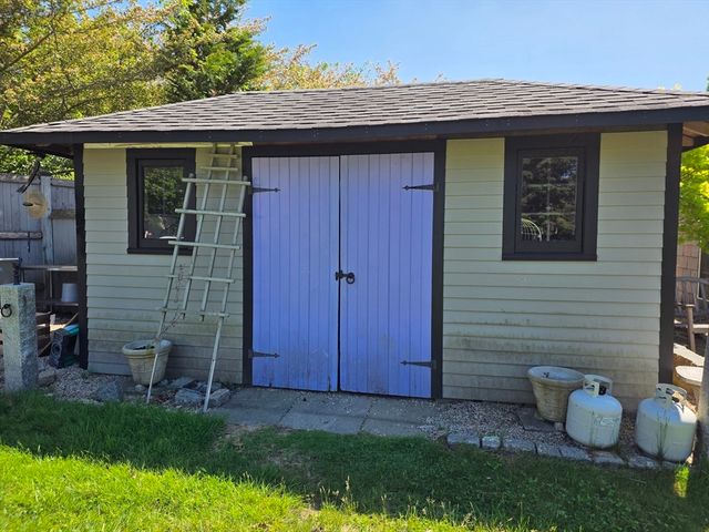 29 Barker St, Pembroke, MA 02359