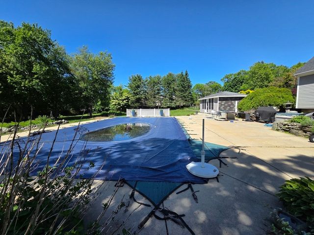29 Barker St, Pembroke, MA 02359